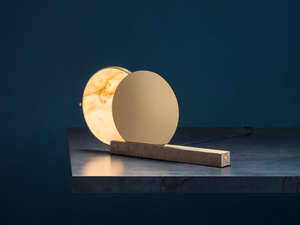 ALCHEMIE - LED alabaster and brass table lamp _ Catellani & Smith